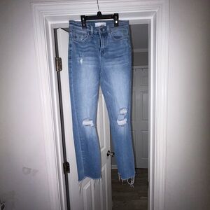 Veverette cropped stretch blue jeans.